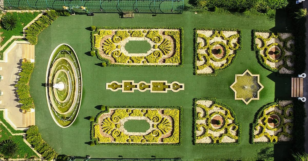 The-green-space-and-location-of-Versailles-Hall-garden-from-the-top-view
