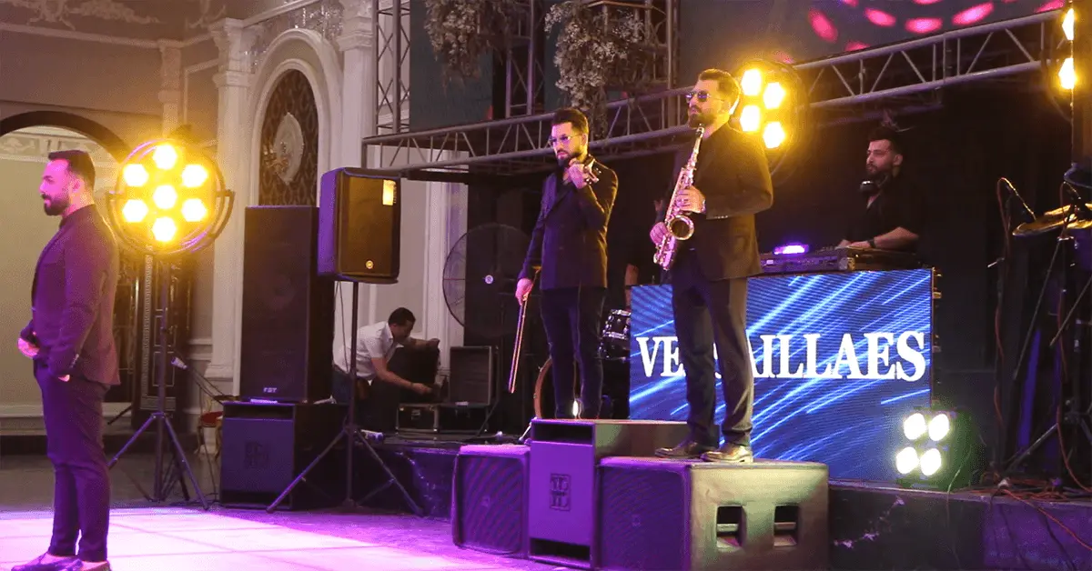 The-mens-live-music-band-of-the-luxury-hall-of-Chateau-de-Versailles